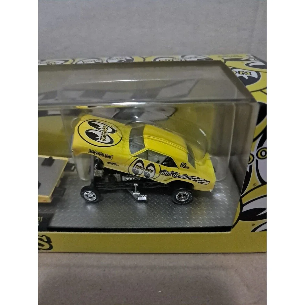 M2 Machines Auto Haulers 1973 Chevy Ramp Truck & 1969 Chevy Camaro Z/28 MOONEYES